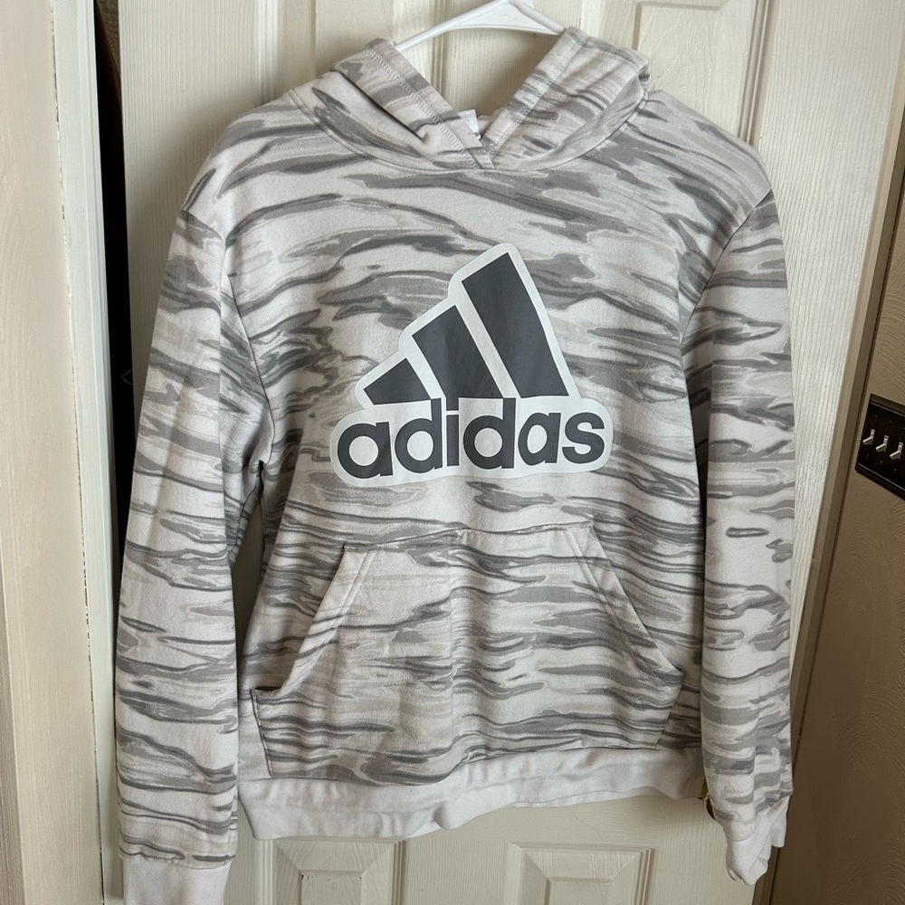 Adidas boys 18/20 xl sweatshirt
